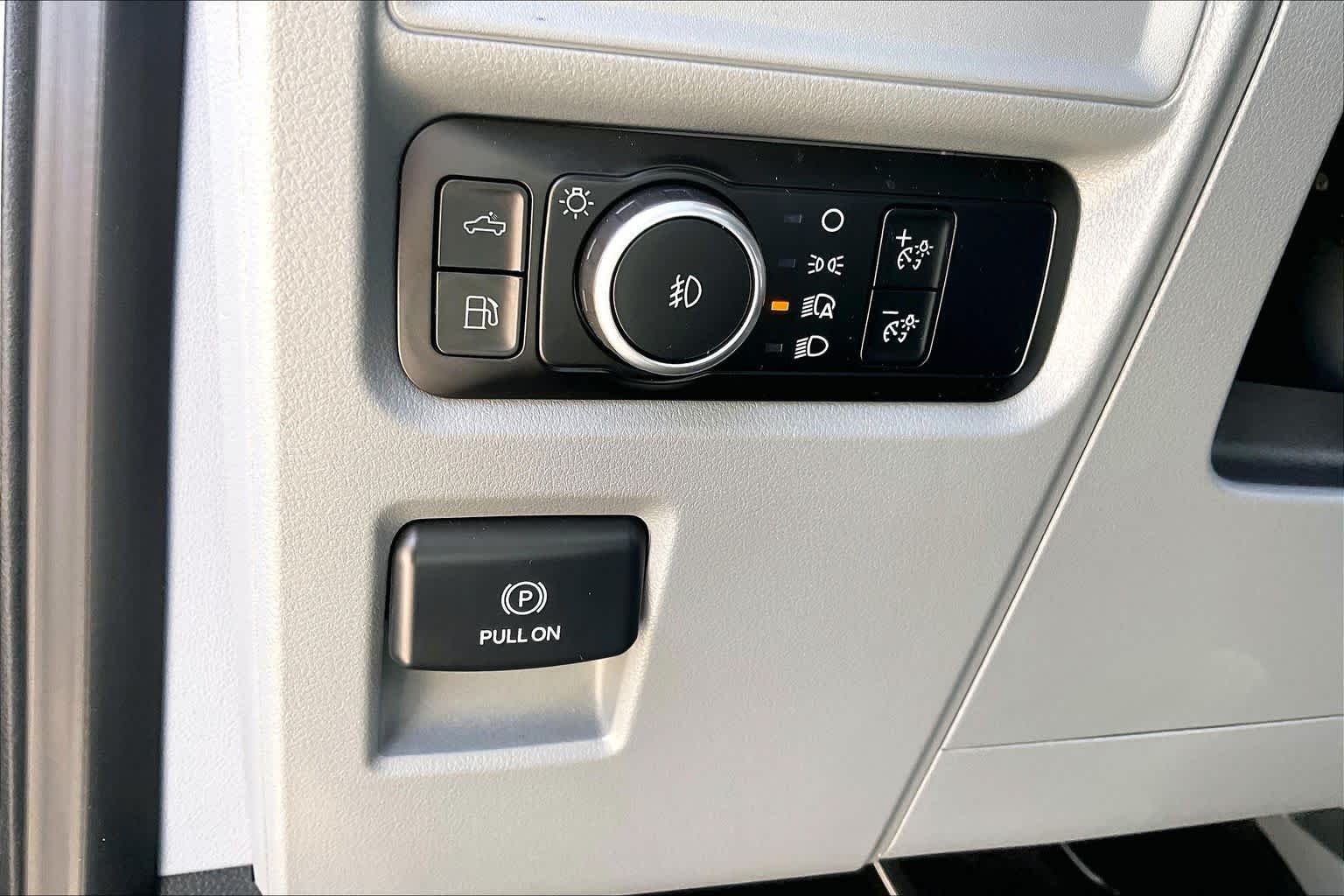 Used 2024 Iconic Silver Ford XLT image 13