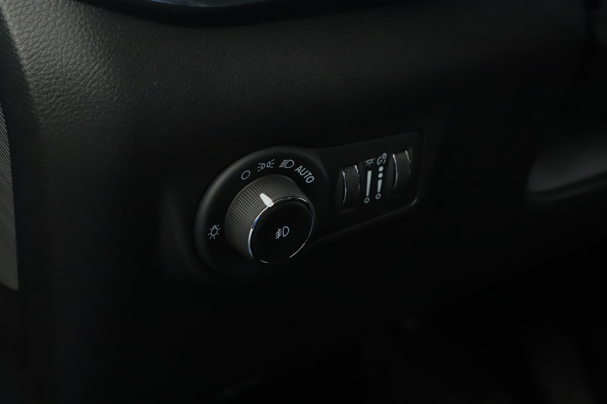 Used 2024 Hydro Blue Pearlcoat Jeep Limited 4x4 image 7