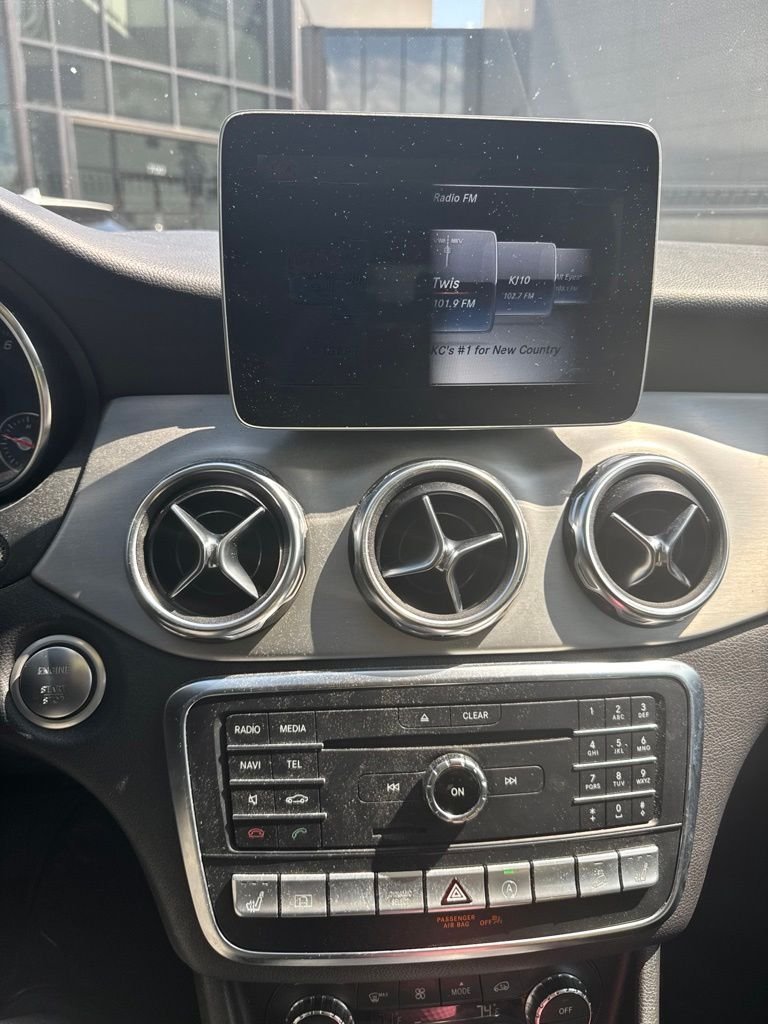 Used 2019 White Mercedes-Benz GLA 250 image 8