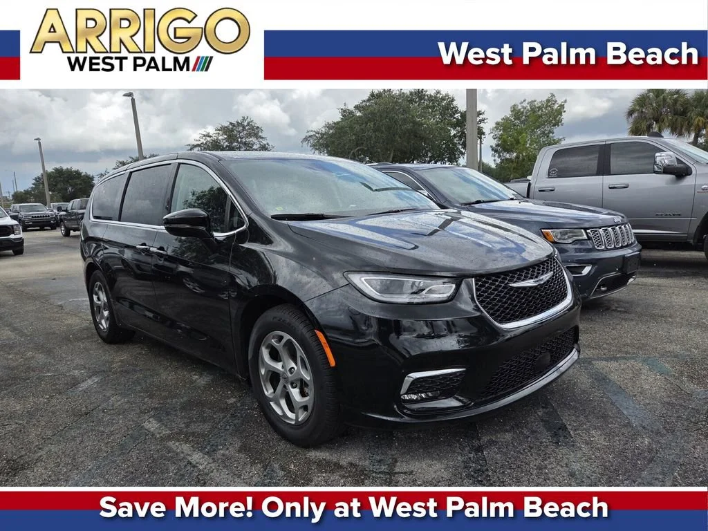 2024 Chrysler Pacifica Limited's photo