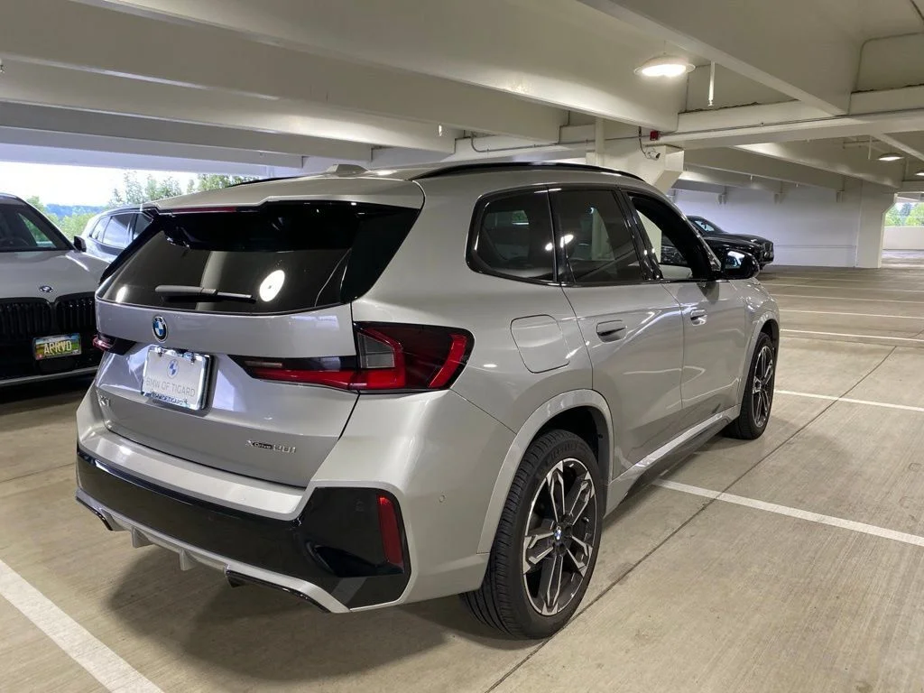 Used 2023 Silver Metallic BMW xDrive28i image 4