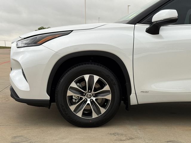 Used 2026 Beige Toyota XLE image 5