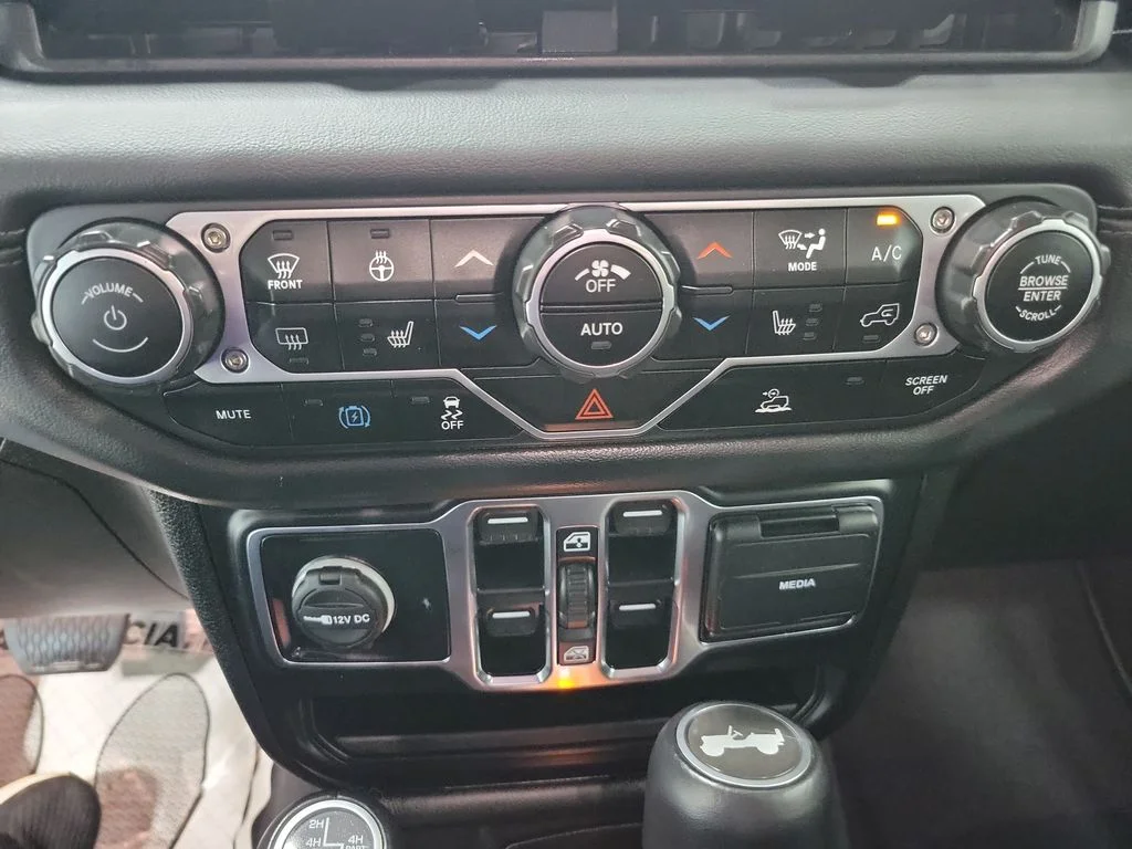 Used 2024 Gray Jeep Sahara 4xe image 39