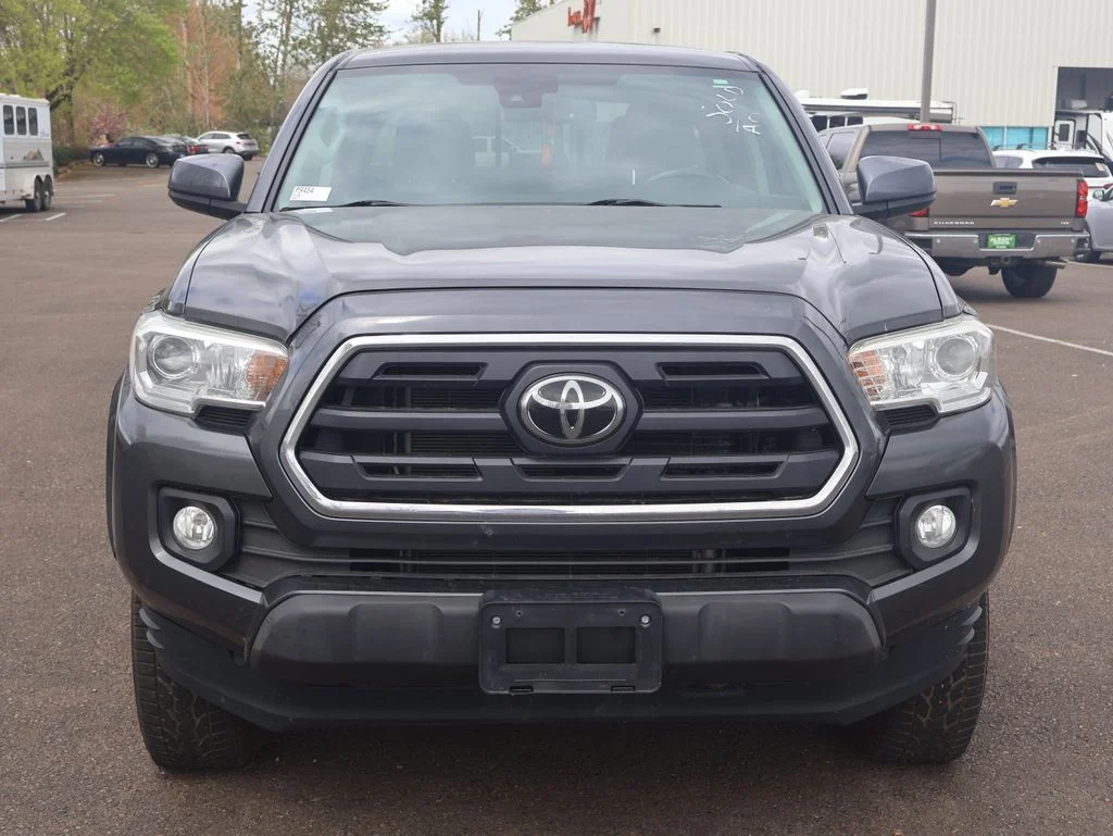Used 2019 Gray Toyota SR5 image 9