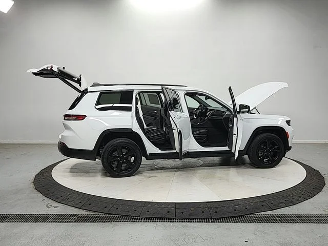 Used 2024 White Jeep Altitude X image 17