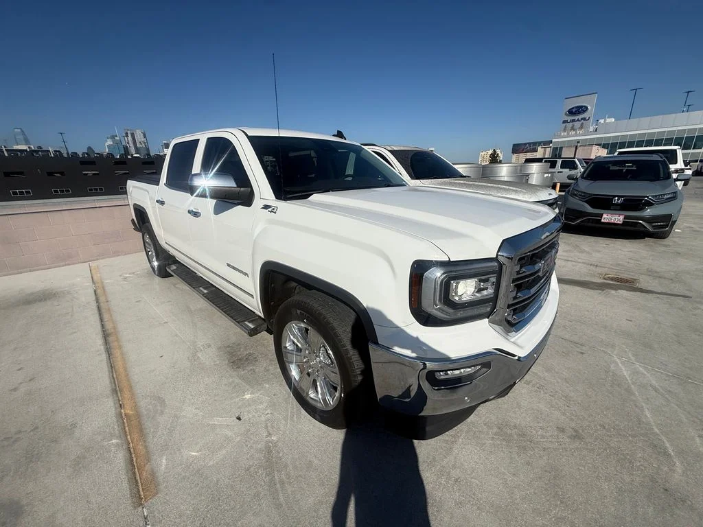Used 2018 White GMC SLT image 3
