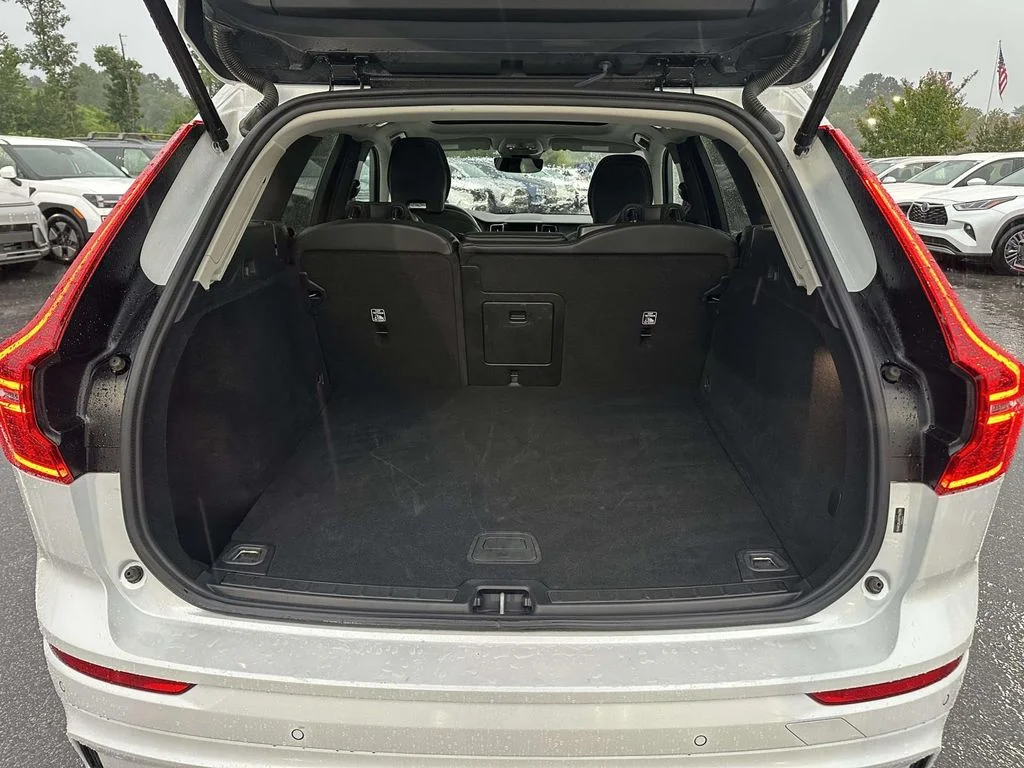 Used 2025 White Volvo Core image 29