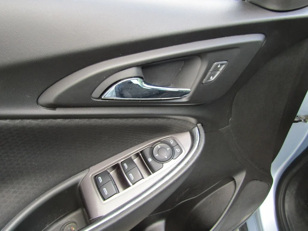 Used 2018 Blue Chevrolet LT image 17