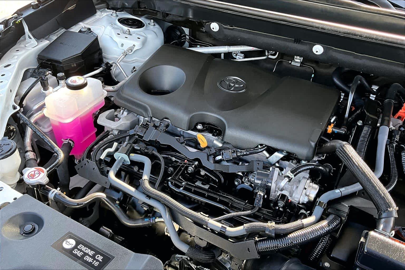 Used 2025 Ice Cap Toyota Hybrid XLE image 30