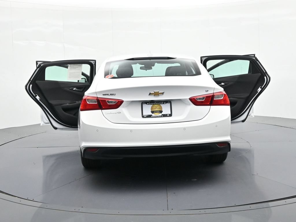 Used 2025 White Chevrolet LT image 26