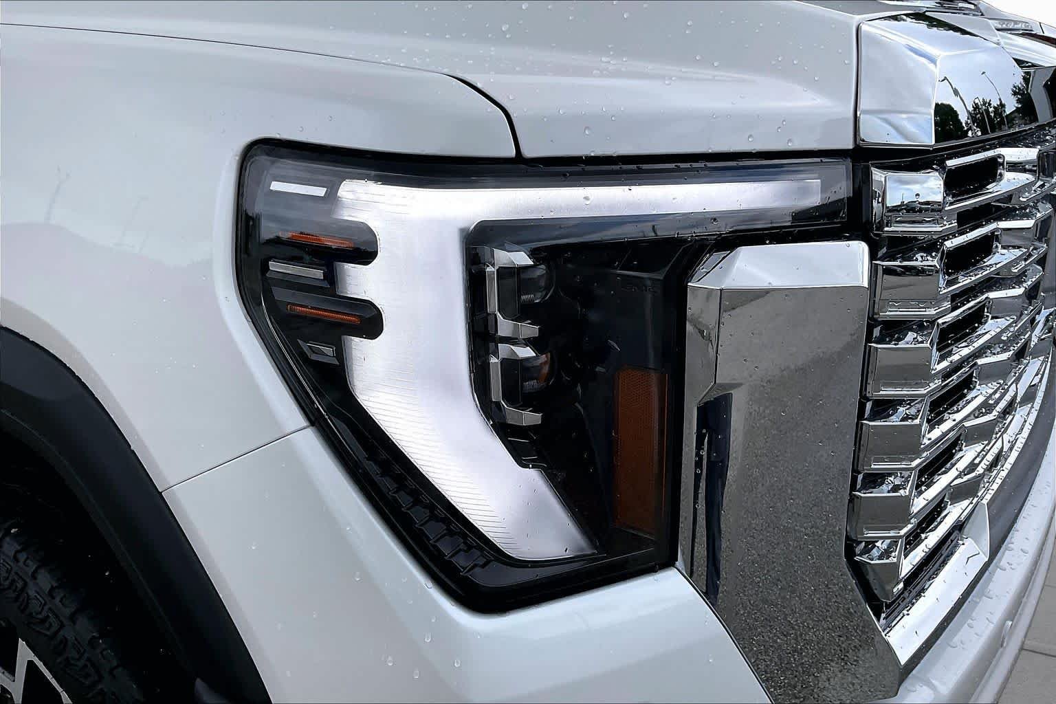 Used 2024 White Frost Tricoat GMC Denali image 28
