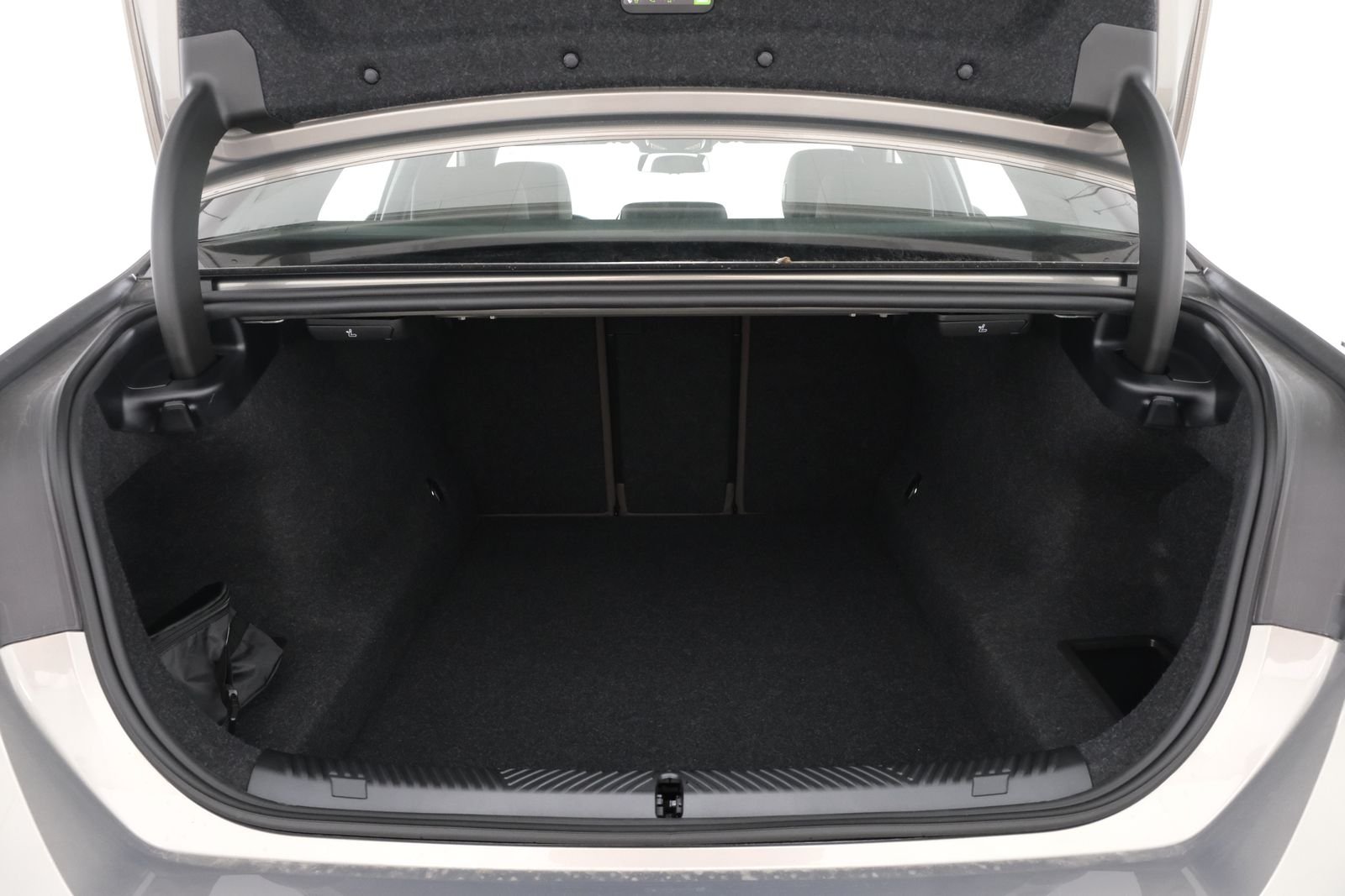 New 2027 Oxide Grey Metallic BMW 530i xDrive image 40