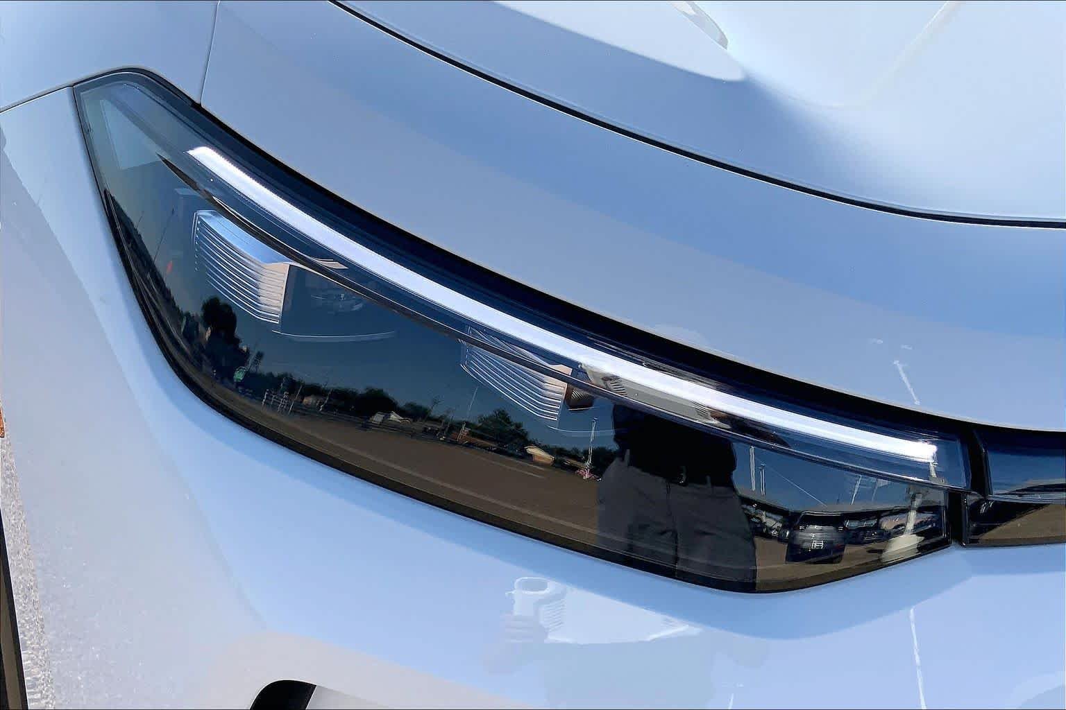 New 2026 Pure White Volkswagen SE image 13