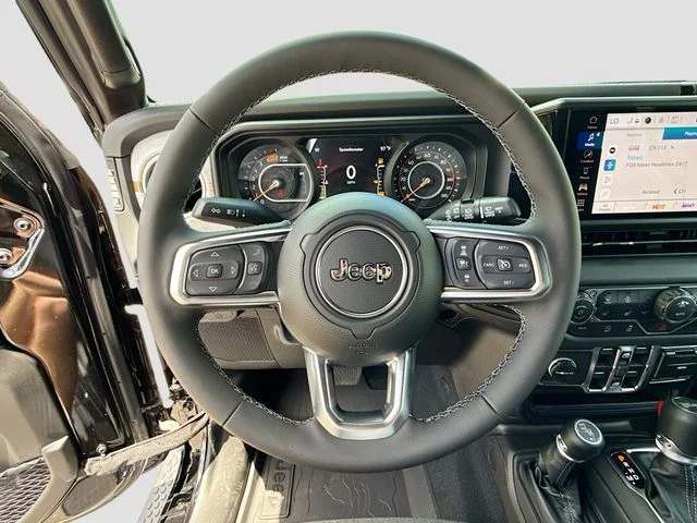 New 2026 Black Clear-Coat Exterior Paint Jeep Sahara image 7