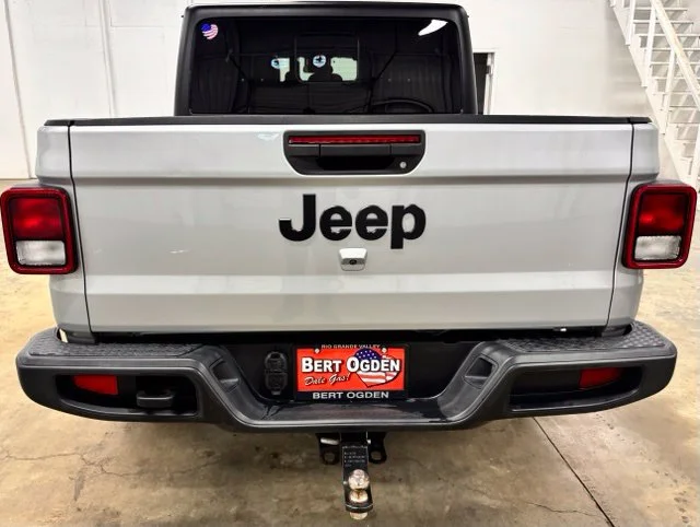 Used 2024 Silver Jeep Sport S image 5