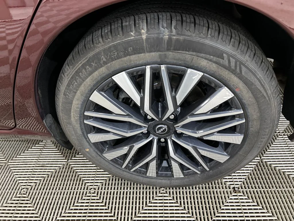 Used 2024 Red Nissan 2.5 SV image 10