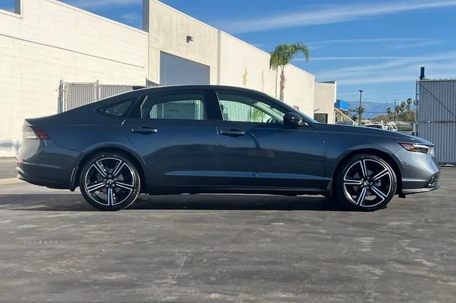 New 2026 Meteorite Gray Metallic Honda SE image 3