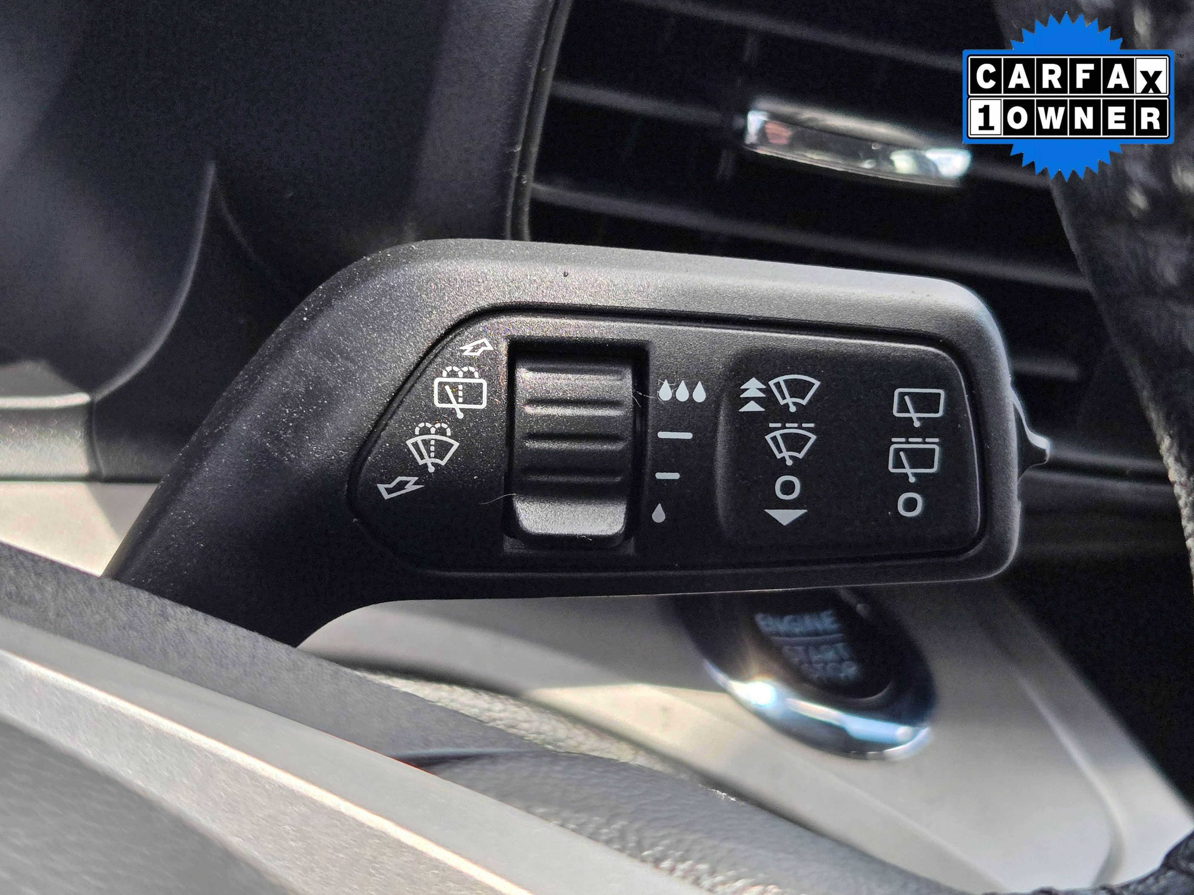Used 2023 White Metallic Ford XLT image 27
