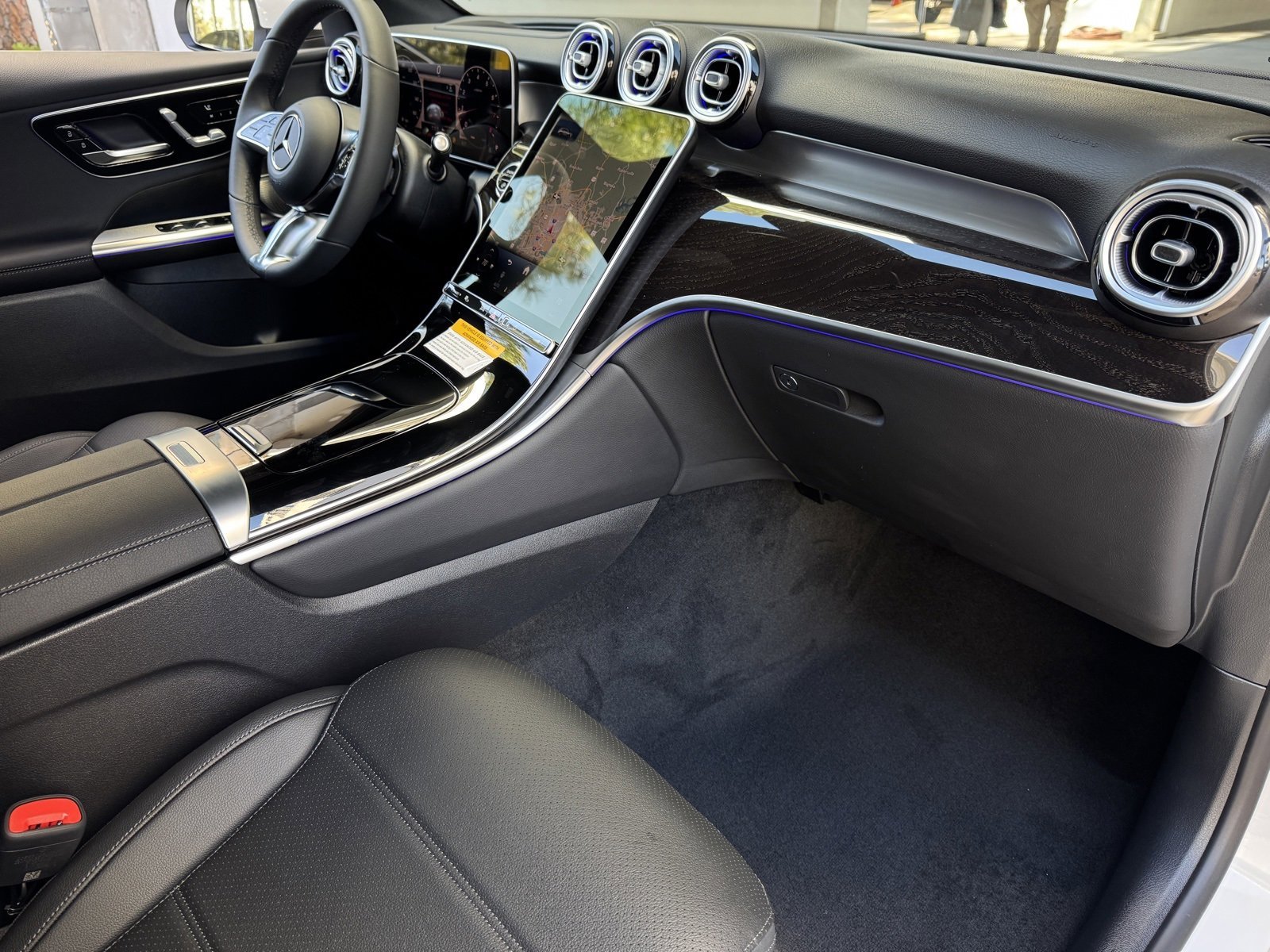 New 2026 Polar White Mercedes-Benz GLC 300 image 41