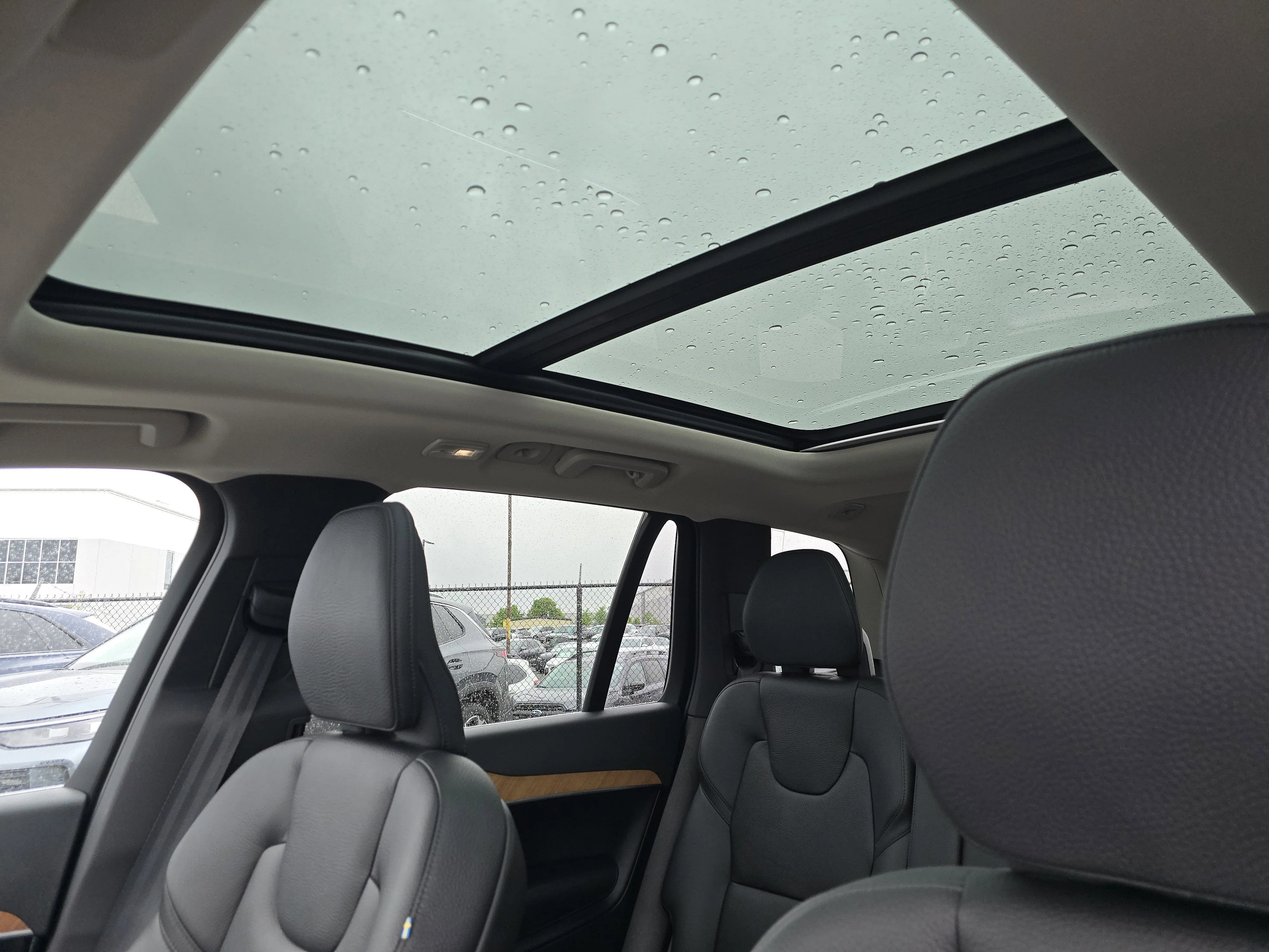 Used 2023 Denim Blue Metallic Volvo Plus image 9