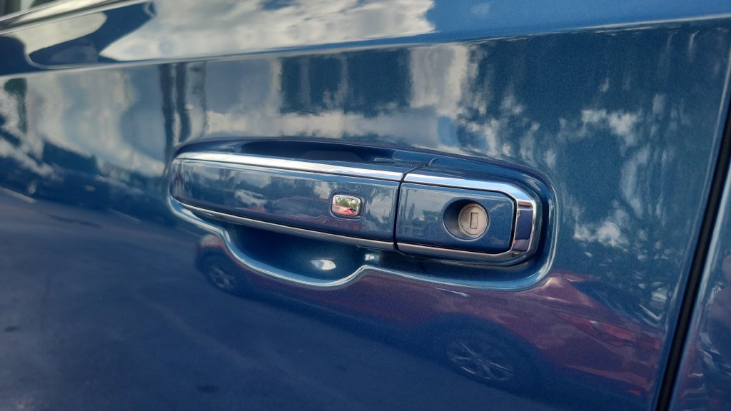 Used 2025  GMC Denali image 6