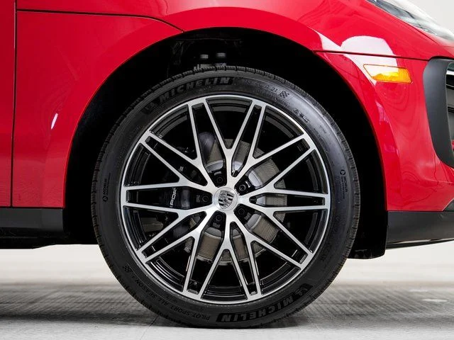 2025 Porsche Macan - Photo 36