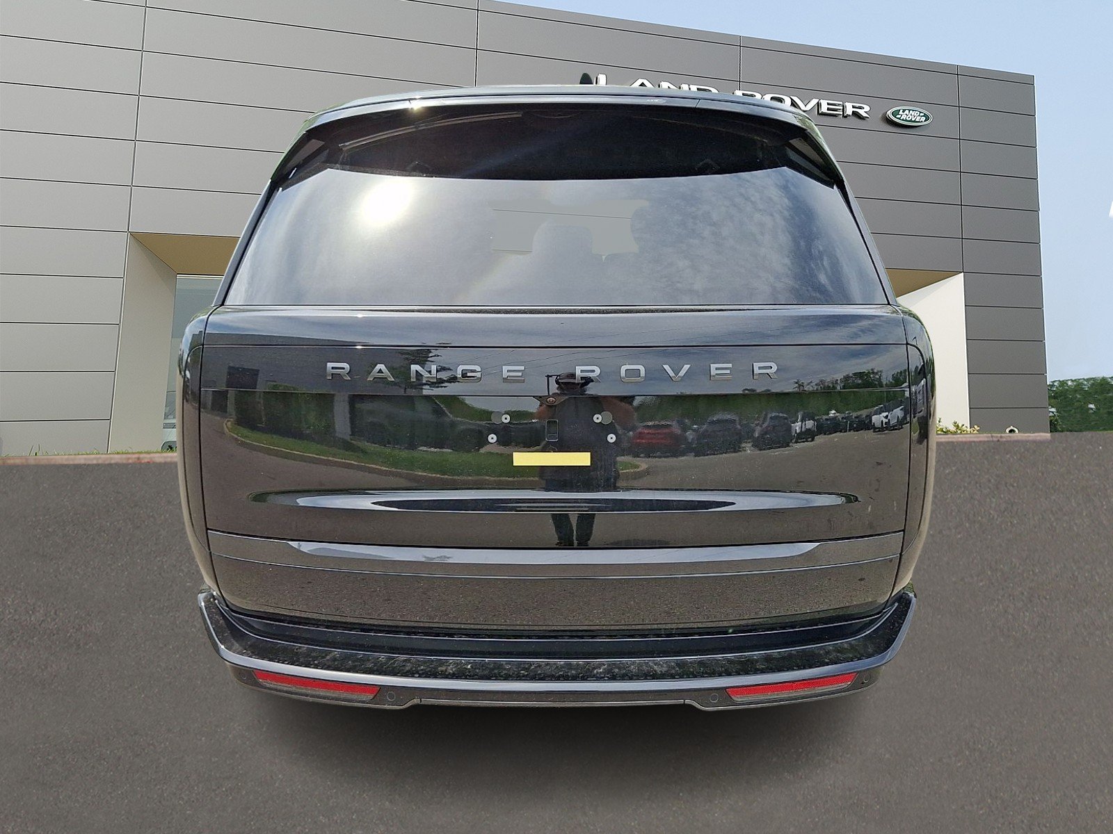 New 2026 Santorini Black Land Rover P400 SE 7 Seat image 7
