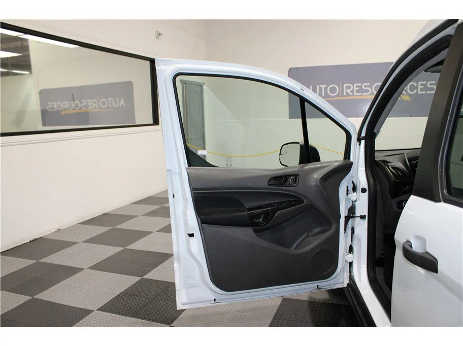 Used 2022 White Ford XL image 11