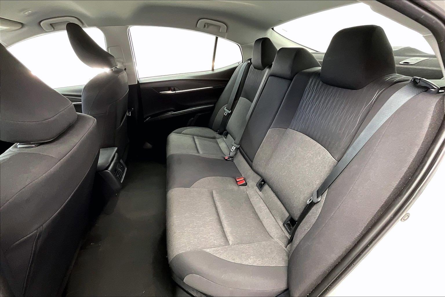 Used 2025 Ice Cap Toyota LE image 20