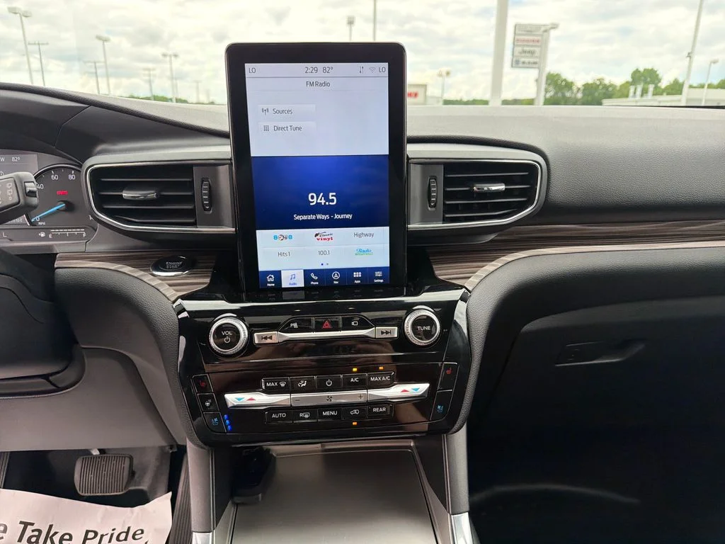 Used 2023 White Ford Limited image 17