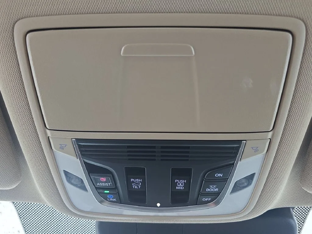 Used 2024  Acura Technology Package image 29