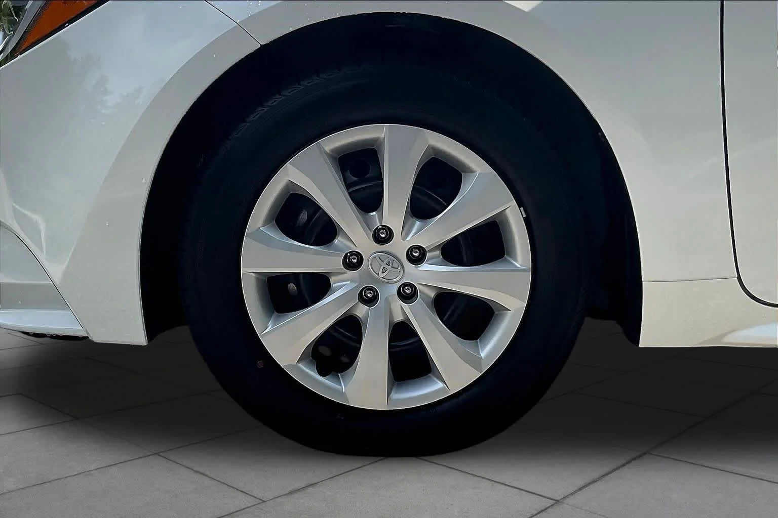 Used 2026 Ice Cap Toyota Hybrid LE image 11