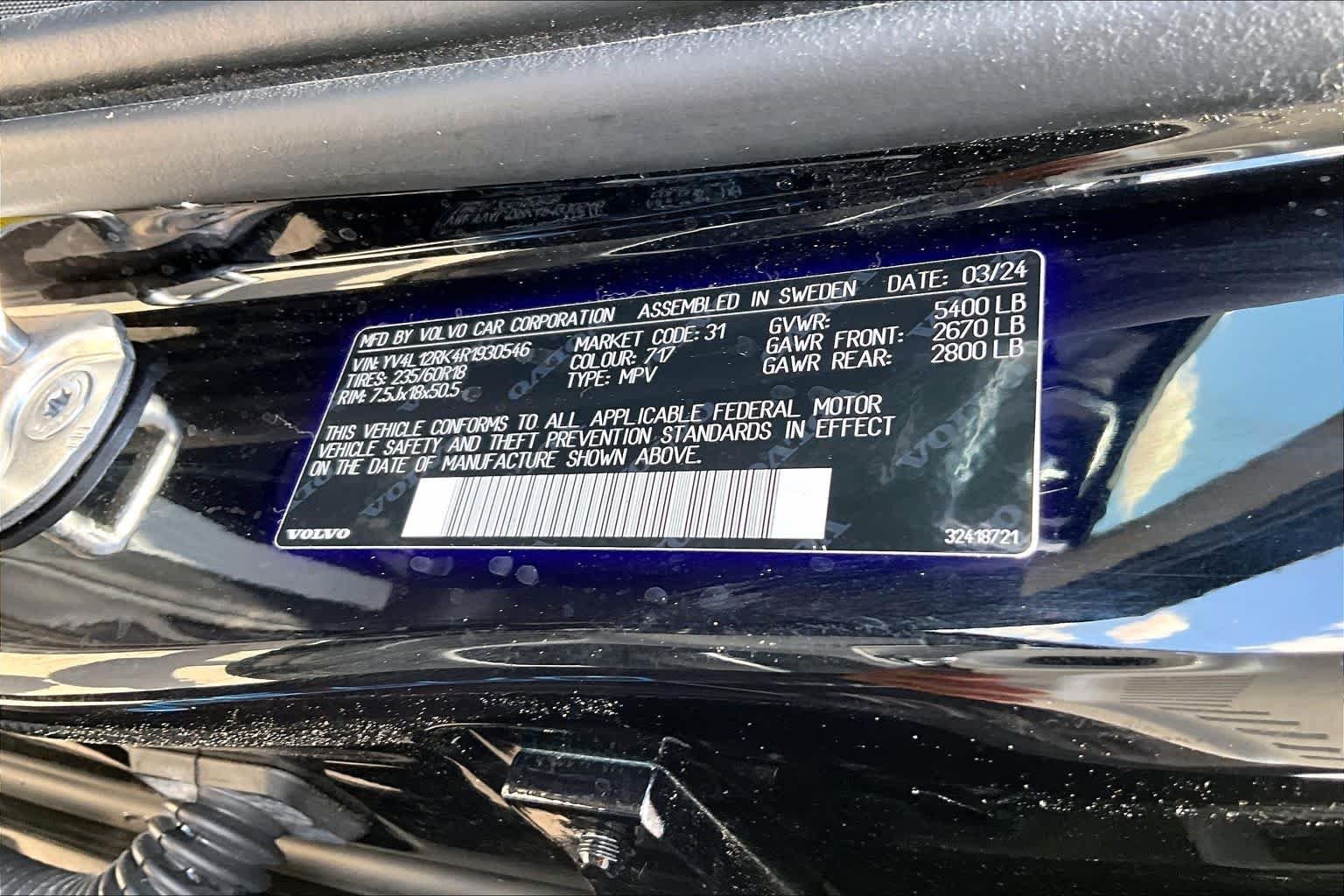 Used 2024 Onyx Black Metallic Volvo Core Dark Theme image 35