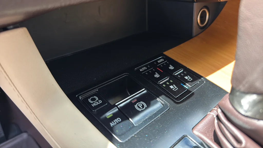 Used 2018 Beige Lexus 350 image 27