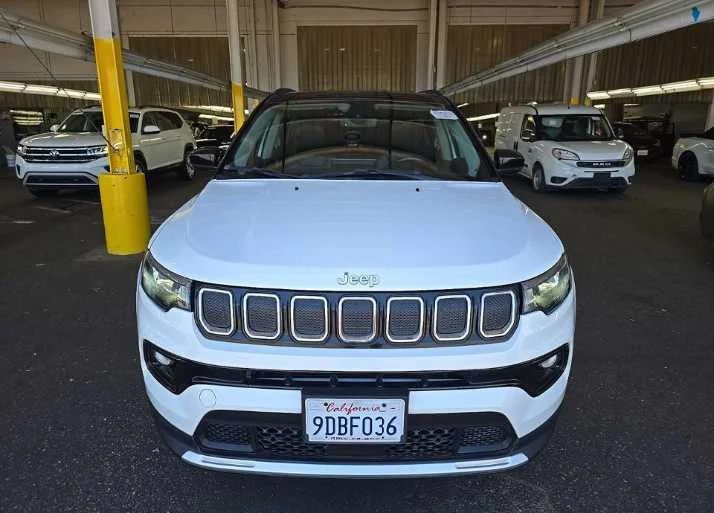 Used 2022 Jeep Compass Limited with VIN 3C4NJDCB8NT198960 for sale in Kansas City