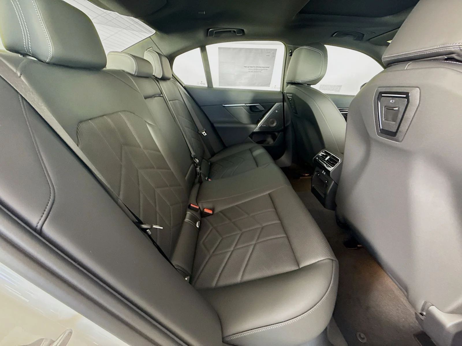 New 2026 Mineral White Metallic BMW xDrive40 image 29