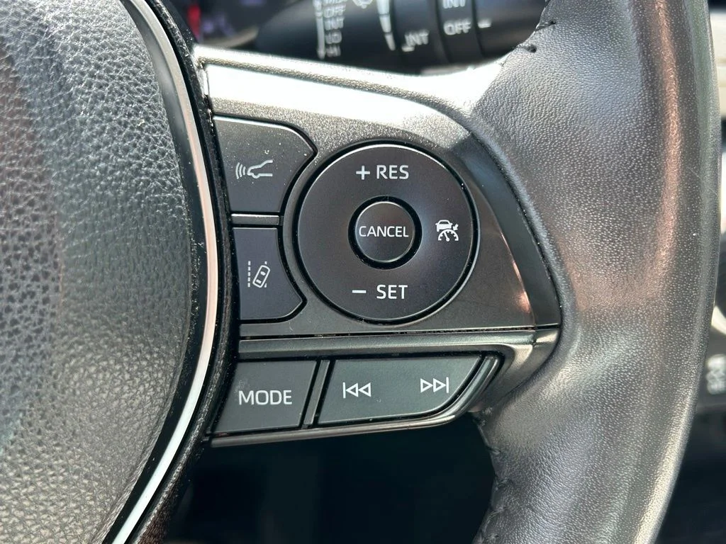 Certified Used 2019 Midnight Black Metallic Toyota XLE Premium image 27