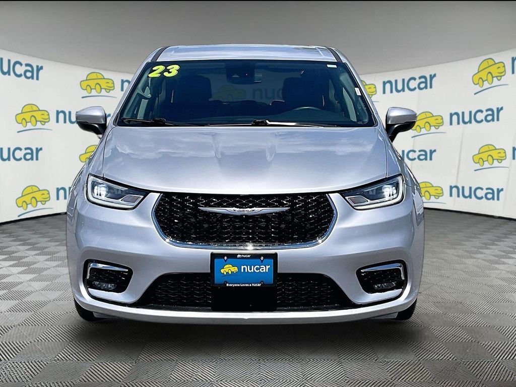 Used 2023 Silver Mist Clearcoat Chrysler Touring L image 2