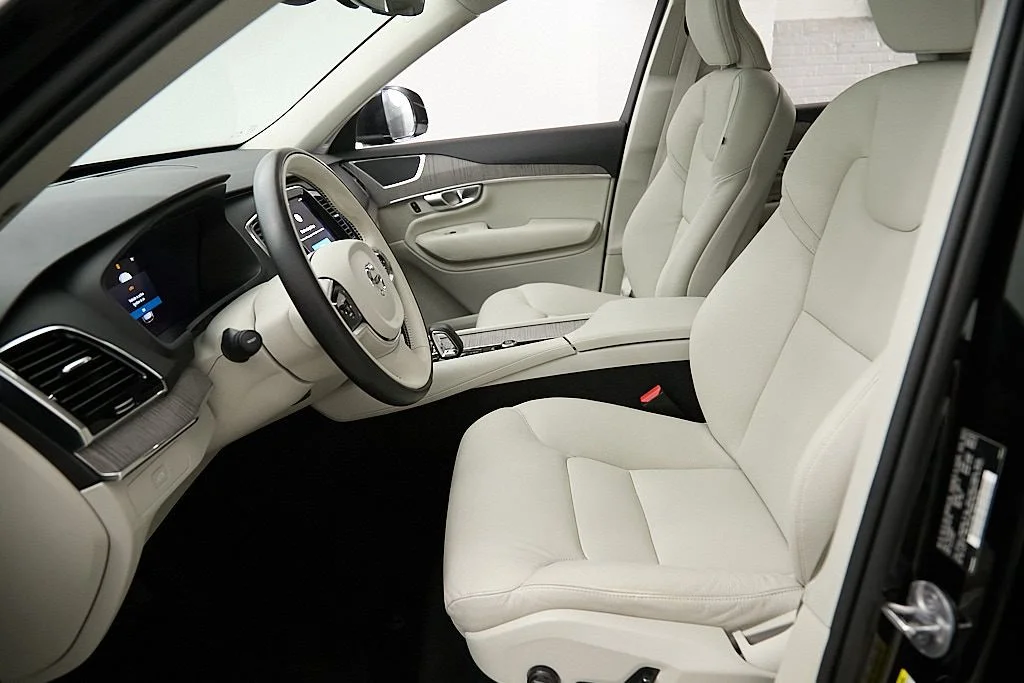 Certified Used 2024 Onyx Black Volvo Plus image 19