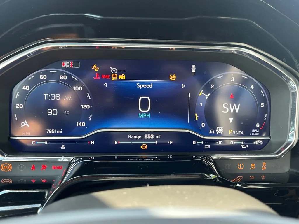 New 2025 Summit White Chevrolet LT (2FL) image 16