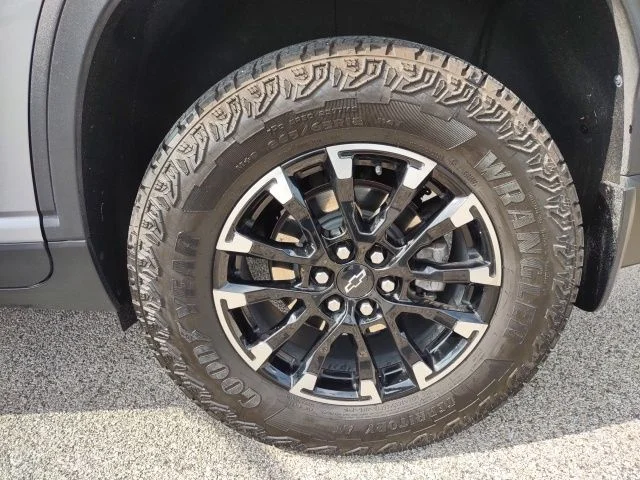 Certified Used 2024 Sterling Gray Metallic Chevrolet Z71 image 29