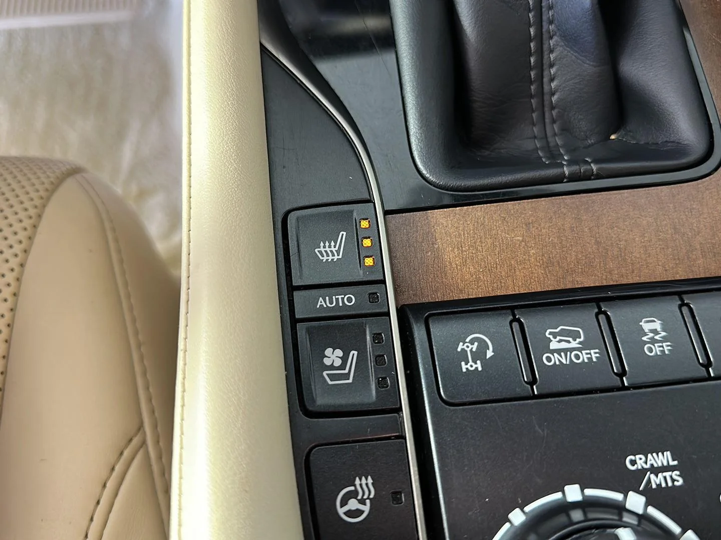 Used 2018 Eminent White Pearl Lexus LX 570 image 9