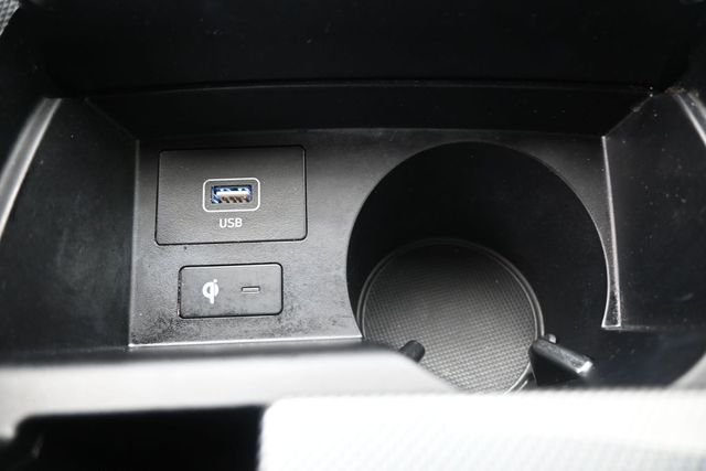 Used 2023 White Hyundai SEL image 9