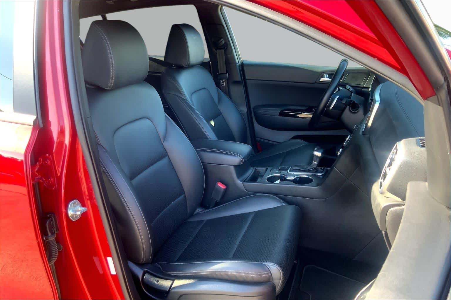 Used 2022 Hyper Red Kia Nightfall image 9