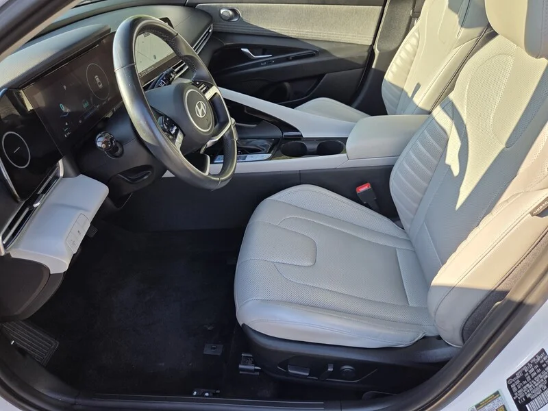 Used 2025 White HYUNDAI LIMITED image 10