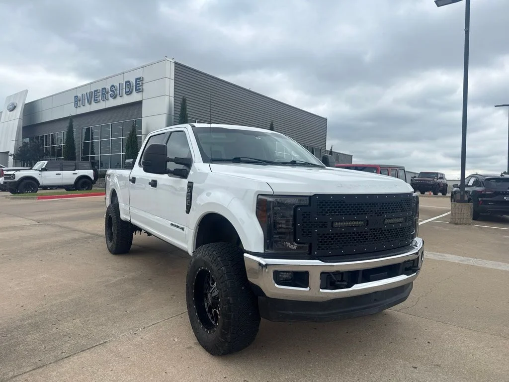 Used 2017 White Ford XLT image 1