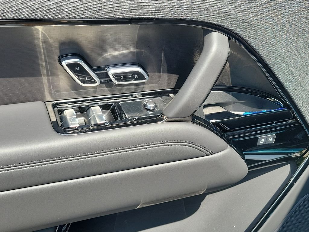 New 2026 Santorini Black Land Rover Dynamic SE image 24