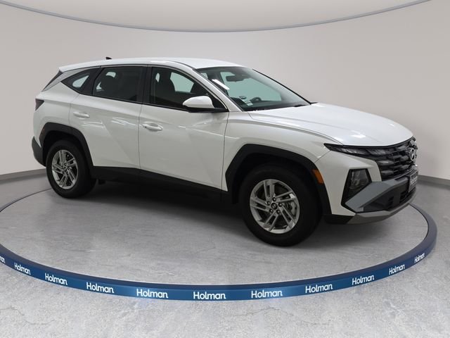 Used 2025 White Hyundai SE image 4