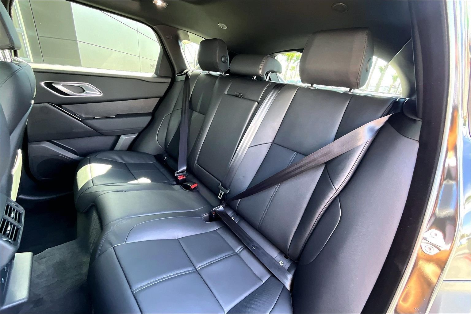 New 2026 Santorini Black Land Rover Dynamic SE image 10