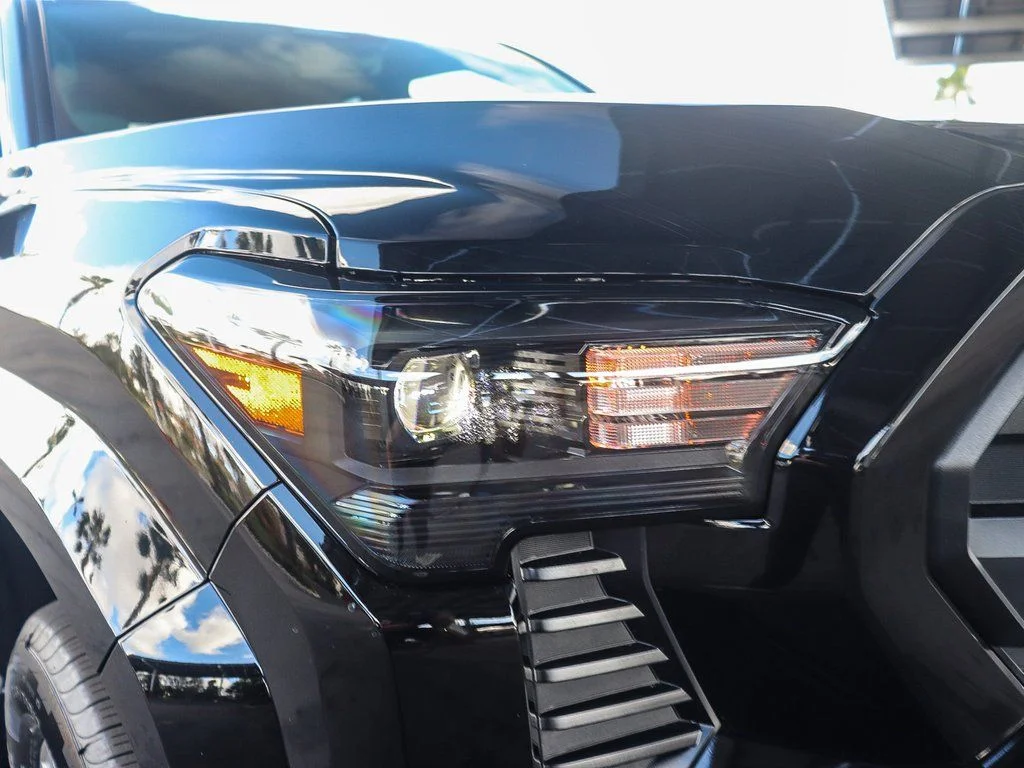 2026 Toyota Tacoma SR5 - Photo 7